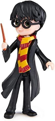 FIGURINE MAGICAL MINIS HARRY POTTER WIZARDING WORLD – Figurine Poupée Articulée 8 cm avec Baguette Magique et Tenue Sorcier à collectionner – Idée Cadeau – 6062061 – Jouet Enfant 5 ans