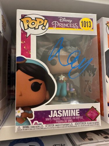 Naomi Scott autograph on funko pop (Aladdin) Naomi Scott autograph on funko pop (Aladdin)